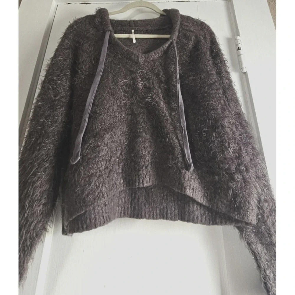 FREE PEOPLE light as a feather Gray furry‎ sweater w hood drawstring woman Sz S